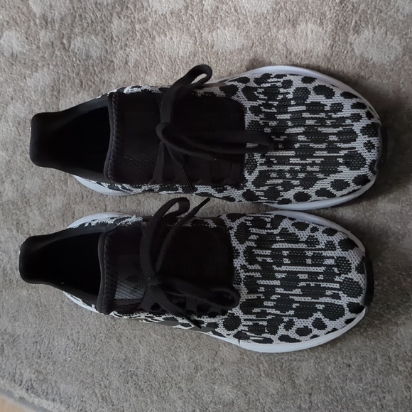 adidas Shoes - Leopard spot Adidas